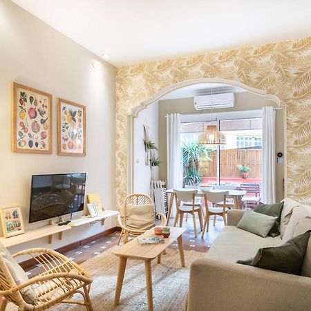 Spacious & Sunny Apt With Terrace In The City Center Barcelona Bagian luar foto