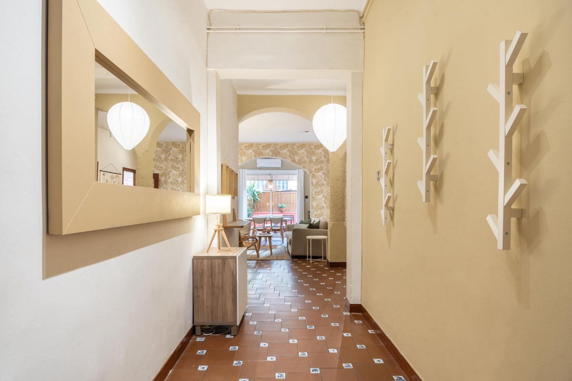 Spacious & Sunny Apt With Terrace In The City Center Barcelona Bagian luar foto