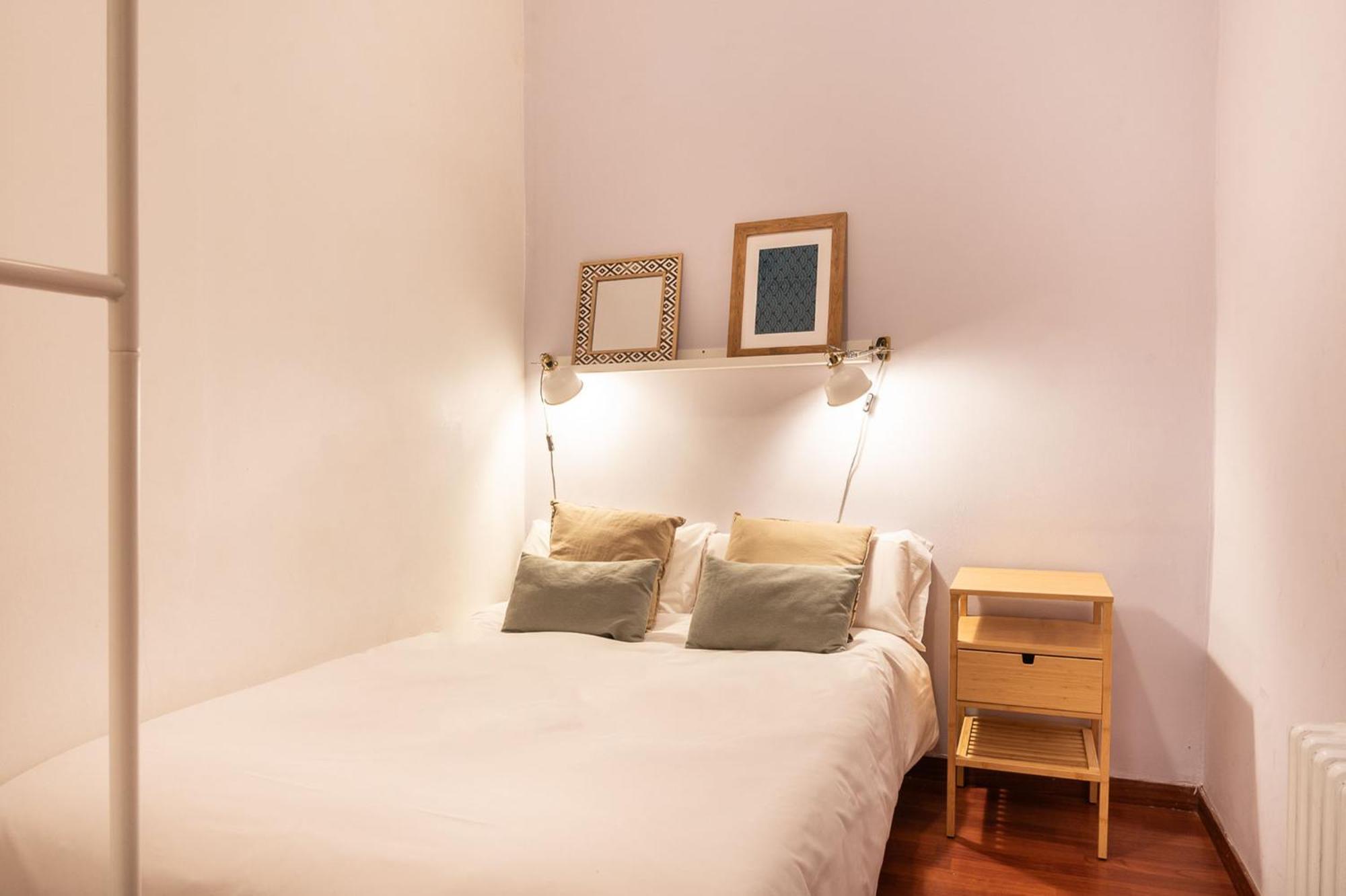 Spacious & Sunny Apt With Terrace In The City Center Barcelona Bagian luar foto