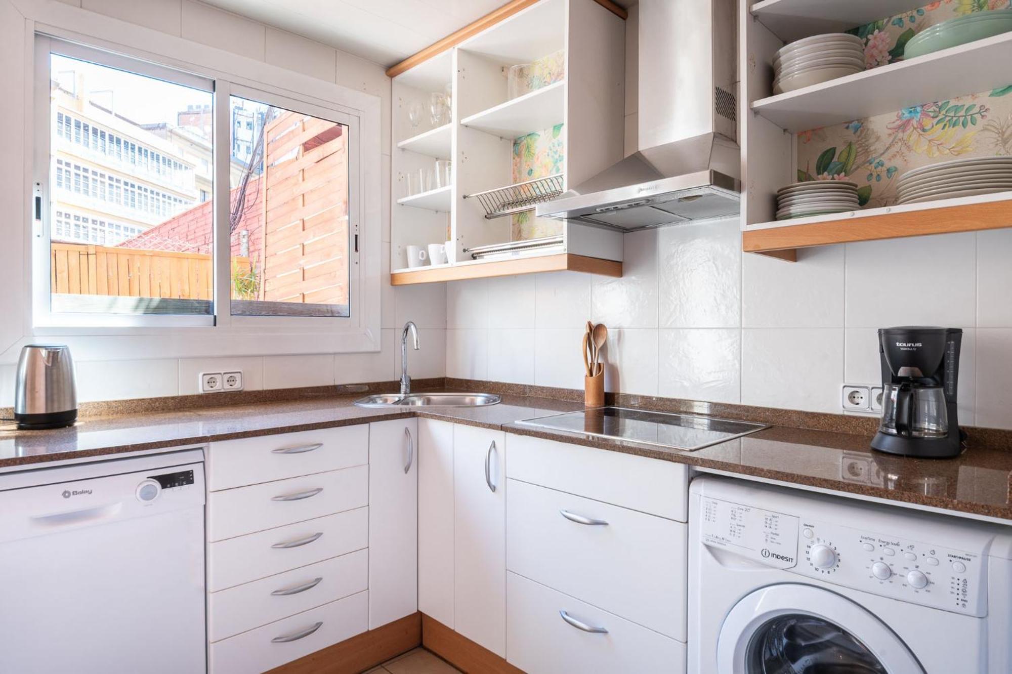 Spacious & Sunny Apt With Terrace In The City Center Barcelona Bagian luar foto