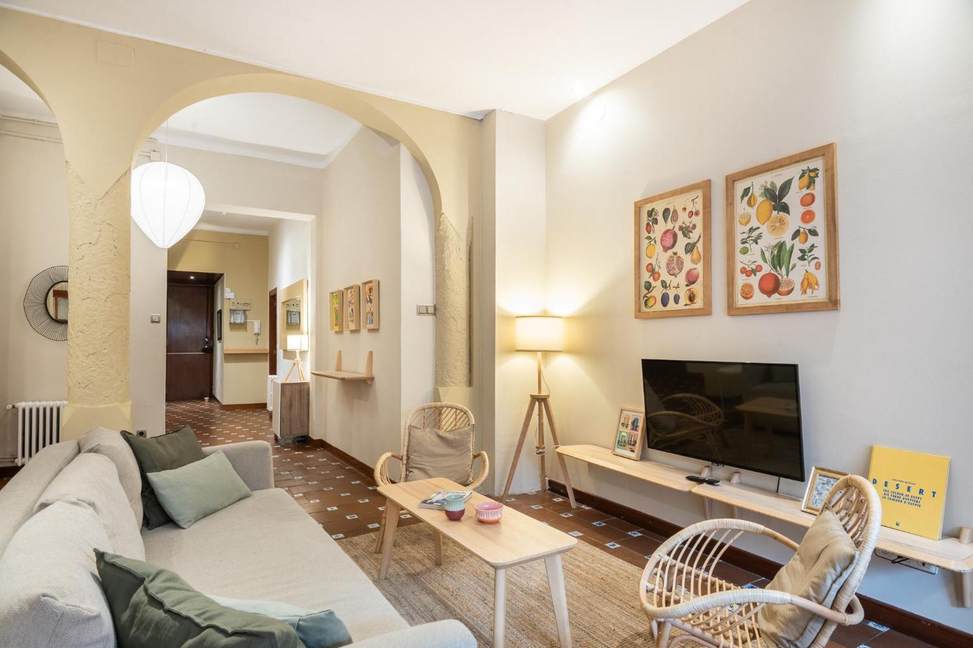 Spacious & Sunny Apt With Terrace In The City Center Barcelona Bagian luar foto