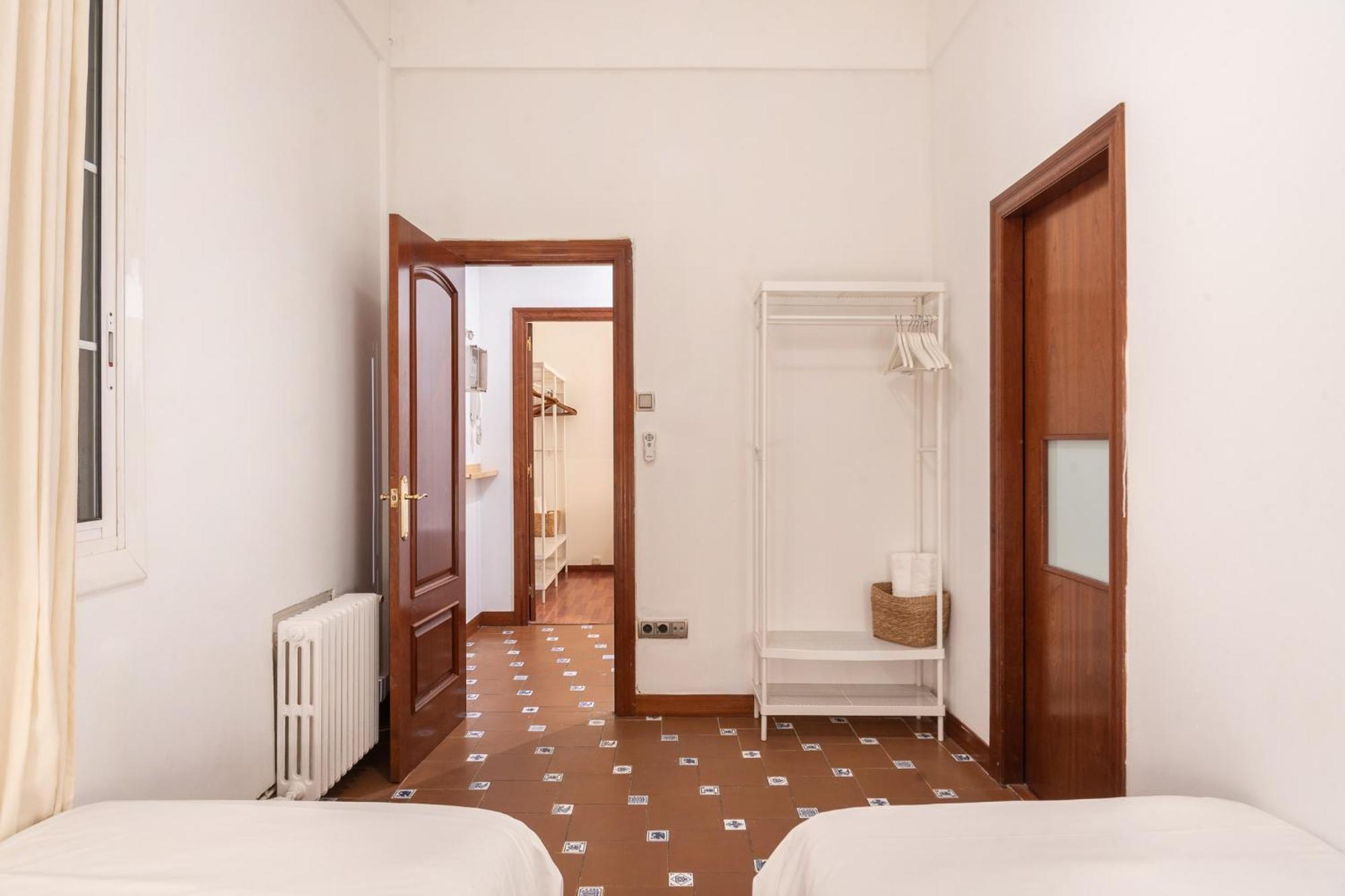 Spacious & Sunny Apt With Terrace In The City Center Barcelona Bagian luar foto
