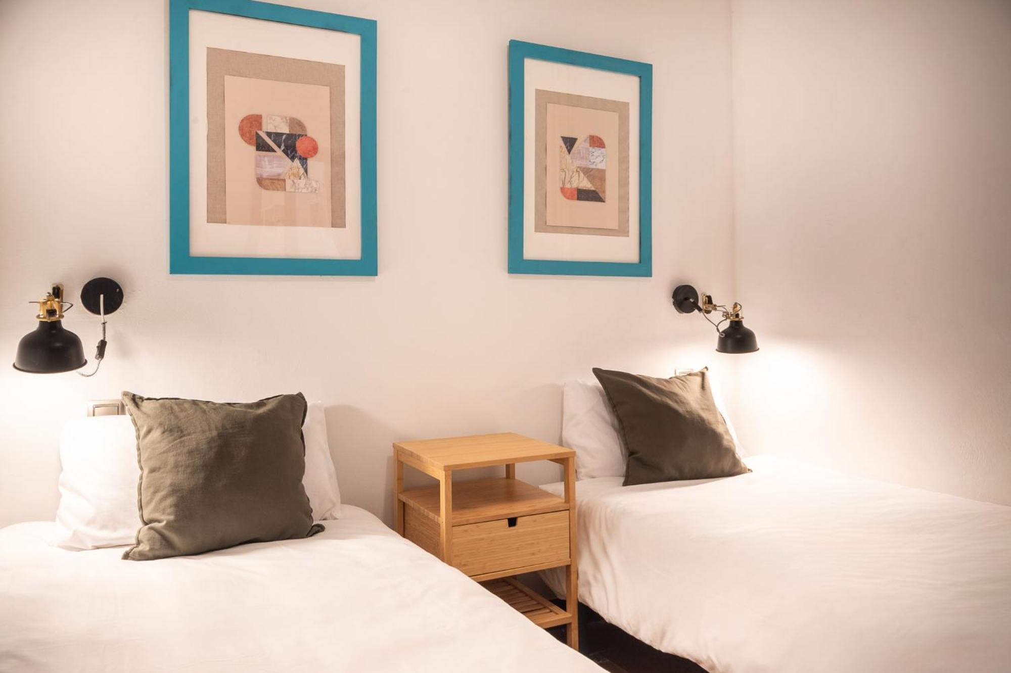 Spacious & Sunny Apt With Terrace In The City Center Barcelona Bagian luar foto