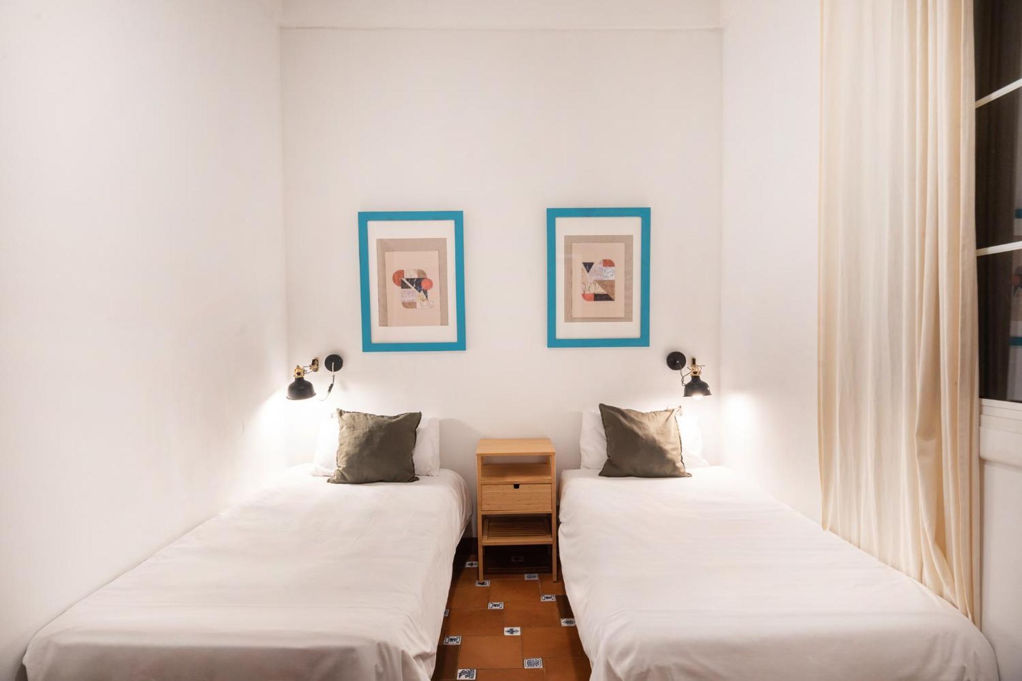 Spacious & Sunny Apt With Terrace In The City Center Barcelona Bagian luar foto