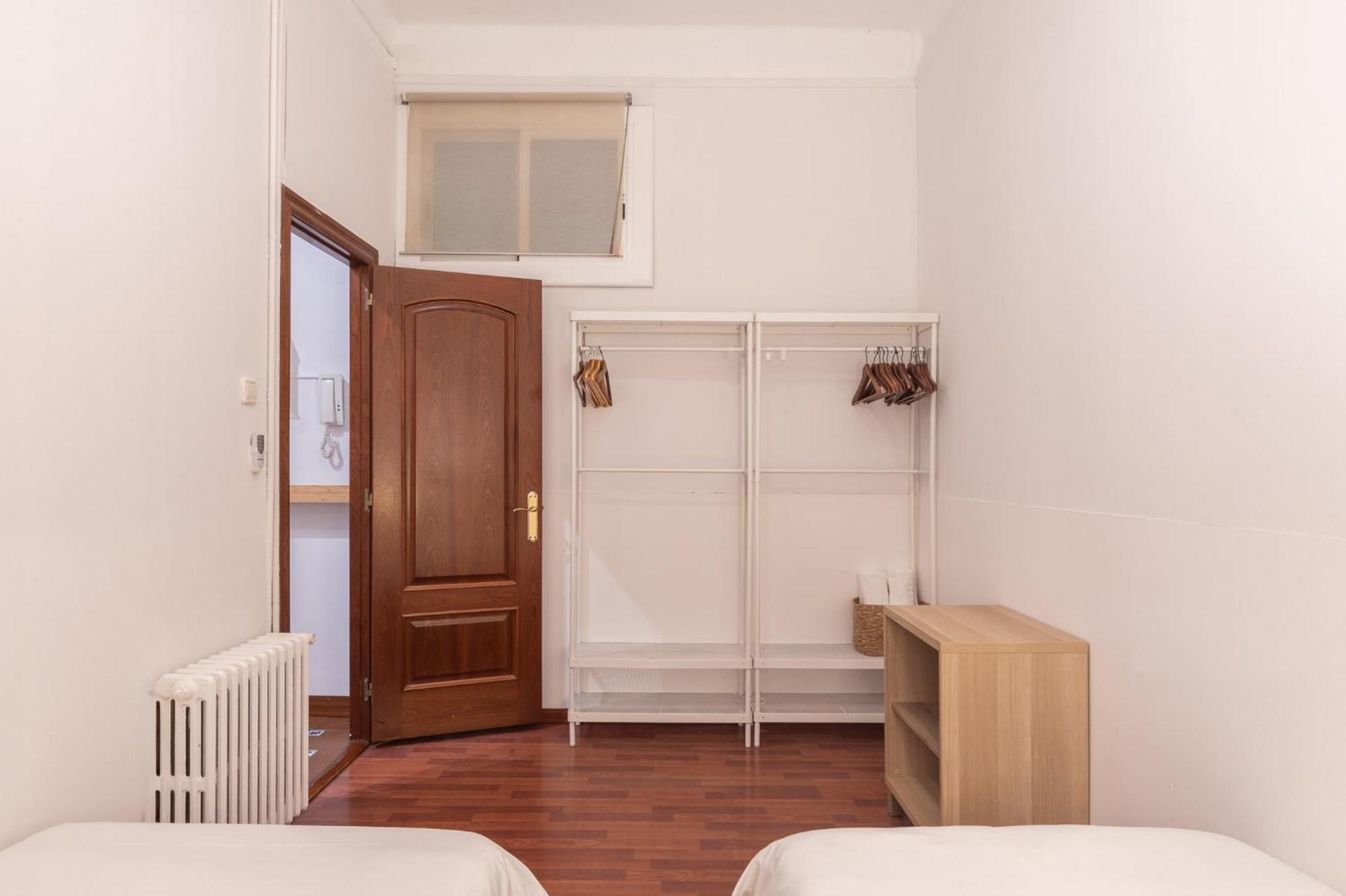 Spacious & Sunny Apt With Terrace In The City Center Barcelona Bagian luar foto